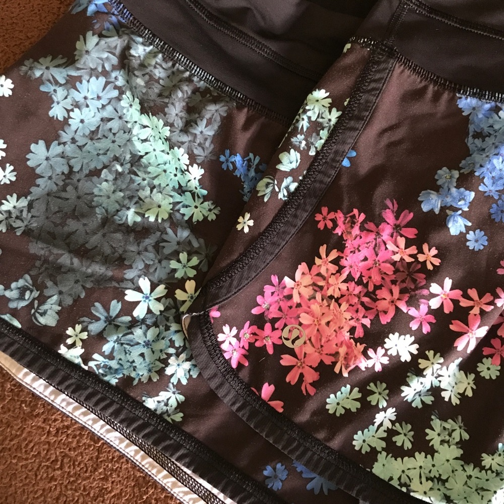 Lululemon Floral Running Shorts Sz 6 CUTE!!!